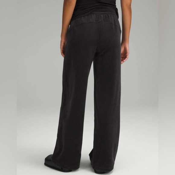 Lululemon Scuba Mid-Rise Wide-Leg Pant *Velvet Cord in Black - Picture 2 of 9